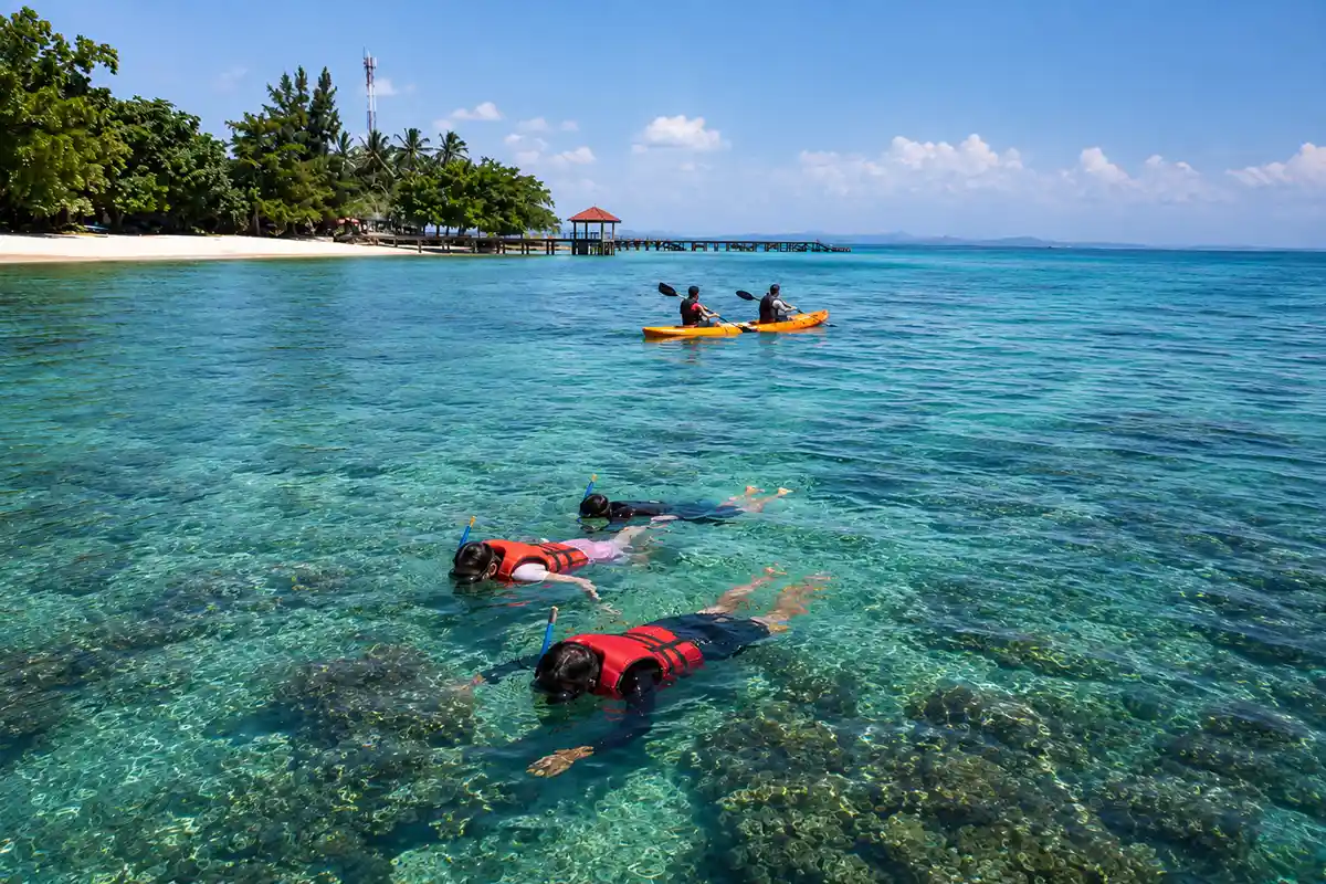 Snorkeling dalam paket Private Trip Pulau Harapan Kepulauan Seribu